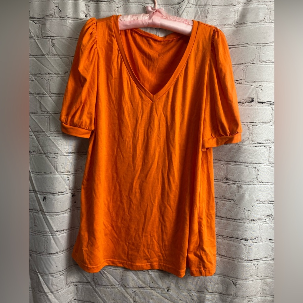Orange, puffed sleeves, Soft T-shirt. Size L